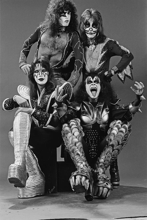 kiss in new york fin costello